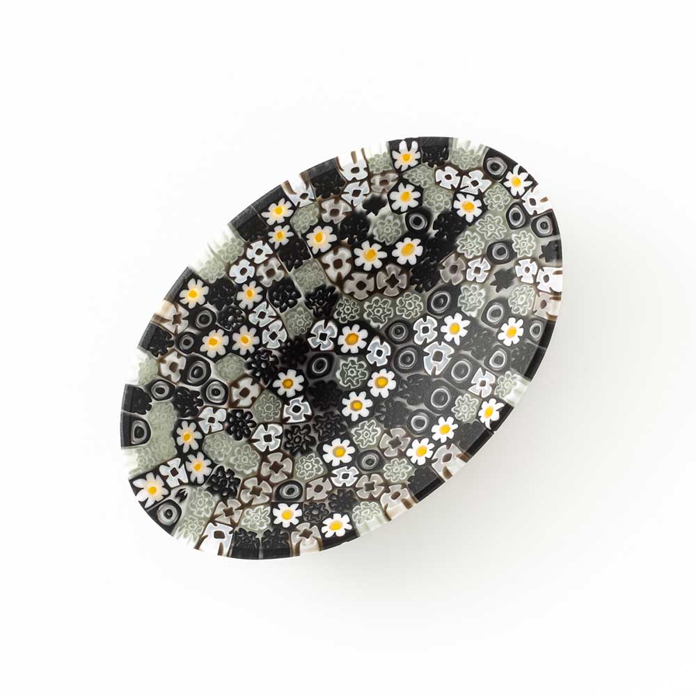 Ercole-Moretti-Classic-collection-piatto-ovale-con-murrine-in-vetro-di-Murano-glass-murrina-oval-plate-ebon-mosaic-Basic_Ovp_215_2.jpg Ebon Mosaic oval bowl in black and white Millefiori Murano glass 10.5 x 7.5 cm - Image 1