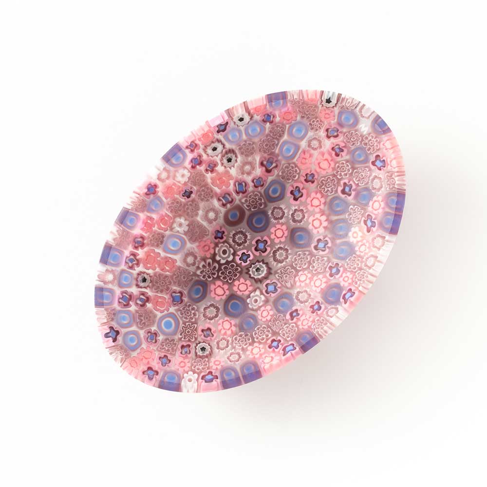 Ercole-Moretti-Classic-collection-piatto-ovale-con-murrine-in-vetro-di-Murano-glass-murrina-oval-plate-rose-rhapsody-Basic_Ovp_214_2.jpg Ciotola ovale Rose Rhapsody in murrine rosa 10,5 x 7,5 cm - immagine 1
