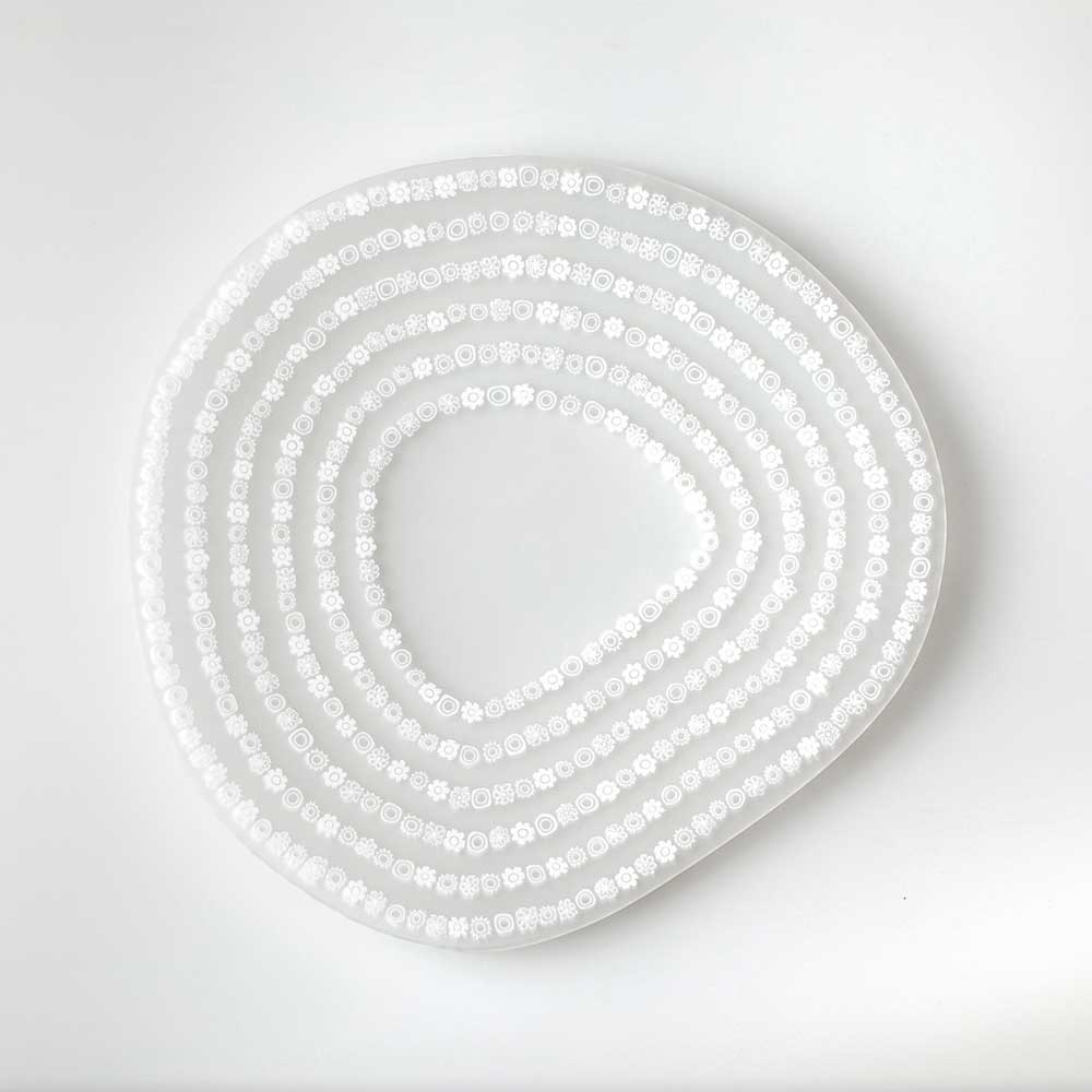Ercole-Moretti-Design-collection-piatto-di-design-in-vetro-di-Murano-glass-designer-plate-Circles_25_210_2.jpg Piatto Circles d'eau in murrine bianche ø 25 cm - immagine 1