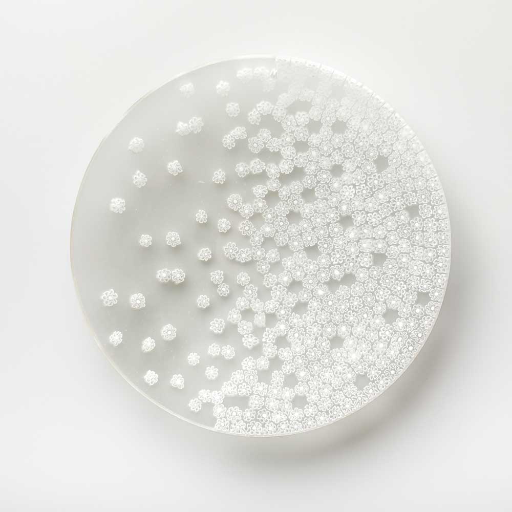 Ercole-Moretti-Design-collection-piatto-di-design-in-vetro-di-Murano-glass-designer-plate-vent-de-printemps-VDP_19_White_2.jpg Piatto Vent de Printemps in murrine bianche ø 19 cm - immagine 1