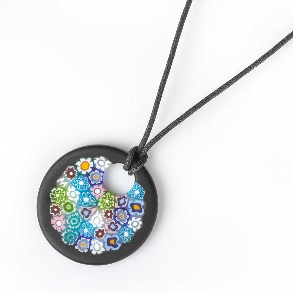 Ercole-Moretti-Frame-collection-pendente-in-murrine-in-vetro-di-Murano-glass-pendant-Charlize-10271_200_1.jpg Pendente rotondo Charlize in murrine e bordo nero - immagine 1