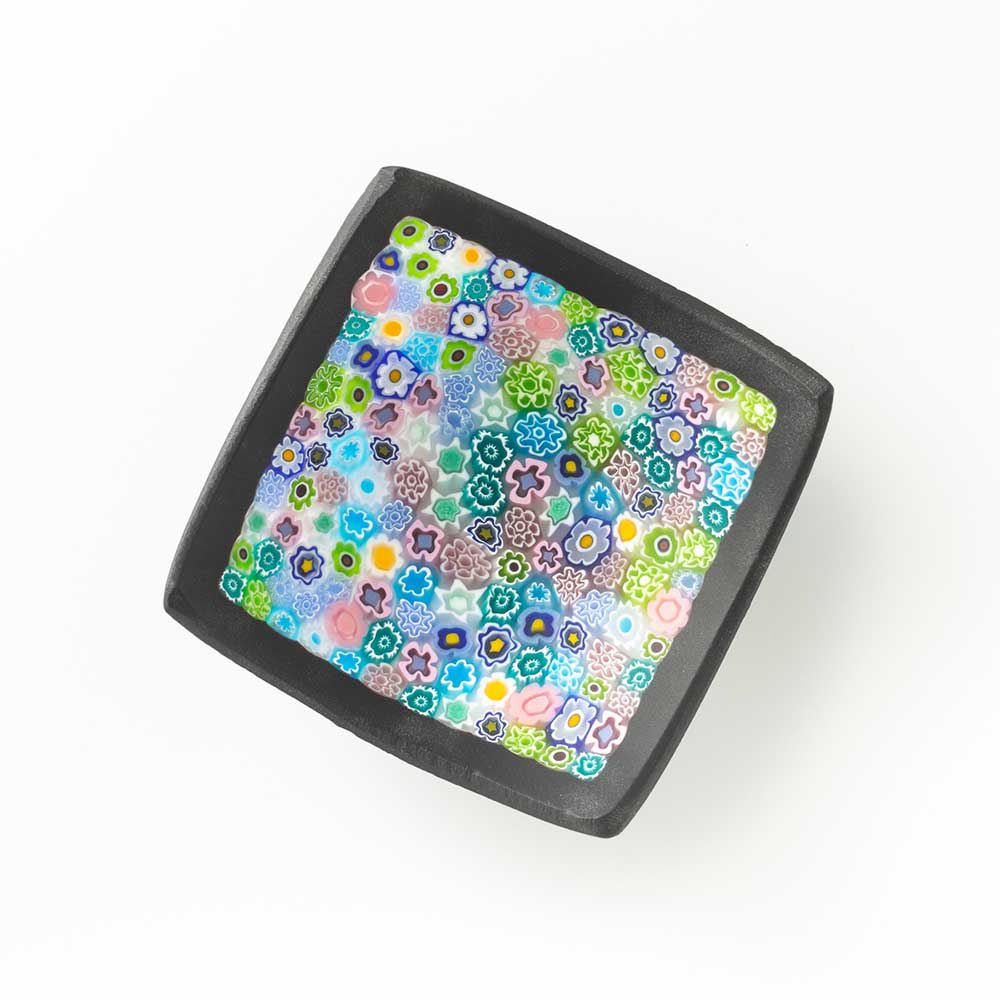 Ercole-Moretti-Frame-collection-piatto-quadrato-in-vetro-di-Murano-glass-square-plate-charlize-Frame_8_200N_2.jpg Ciotola quadrata Charlize in murrine multicolor 8x8 cm - immagine 1