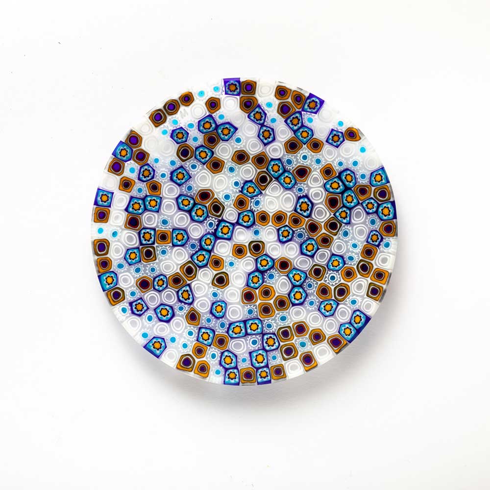 Ercole-Moretti-Gibigiana-collection-piatto-con-murrine-in-vetro-di-Murano-glass-murrina-plate-cloves-Basic_13P_223_2.jpg Cloves plate in multicolor Millefiori Murano glass ø 13 cm - Image 1