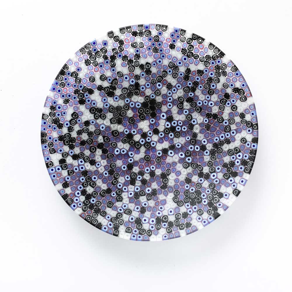 Ercole-Moretti-Gibigiana-collection-piatto-con-murrine-in-vetro-di-Murano-glass-murrina-plate-cosmic-touch-Basic_24_219_2.jpg Cosmic Touch plate in purple Millefiori Murano glass ø 24 cm - Image 1