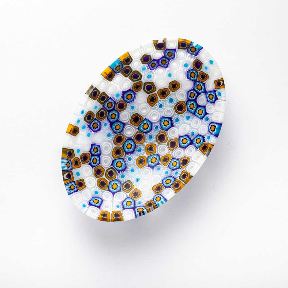 Ercole-Moretti-Gibigiana-collection-piatto-ovale-con-murrine-in-vetro-di-Murano-glass-murrina-oval-plate-cloves-Basic_Ovp_223_2.jpg Ciotola ovale Cloves in murrine multicolor 10,5 x 7,5 cm - immagine 1