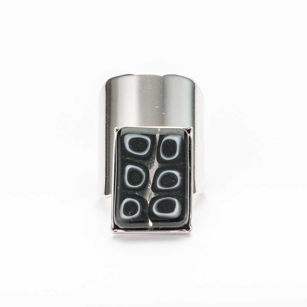 Ercole-Moretti-Madame-collection-anello-con-murrine-in-vetro-di-Murano-glass-adjustable-ring-Black-Hole-10153AN_64_1.jpg Anello Black Hole argentato regolabile con 6 murrine nere - immagine 1