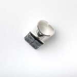 Adjustable silvery Optical Illusion ring with 4 black Millefiori Murano glass - immagine 2