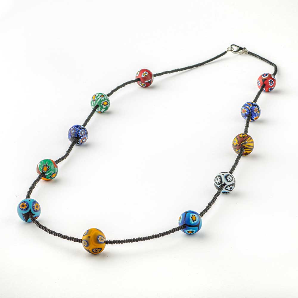 Ercole-Moretti-Venetian-Decollete-collection-collana-in-murrine-in-vetro-di-Murano-glass-necklace-Millefiori-202218_80_MIX_1.jpg Collana con perle Millefiori e conteria 80 cm - immagine 1
