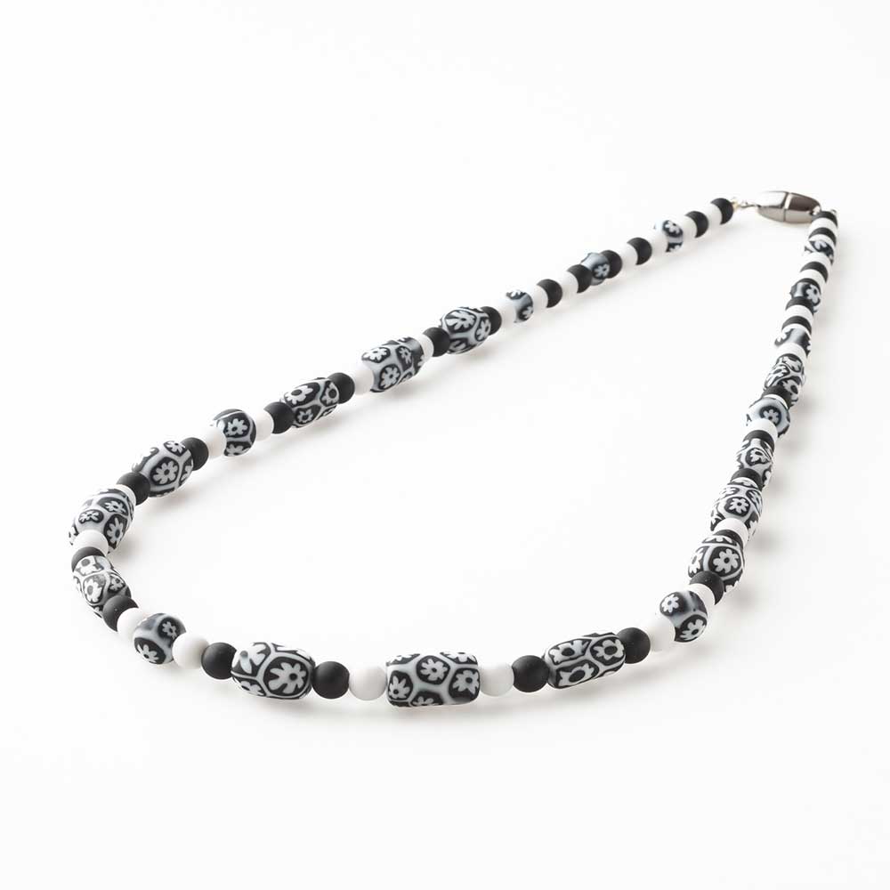 Ercole-Moretti-Venetian-Decollete-collection-collana-in-murrine-in-vetro-di-Murano-glass-necklace-Sideral-8982_70_1.jpg Sideral Necklace with black and white Murano glass beads 70 cm - Image 1