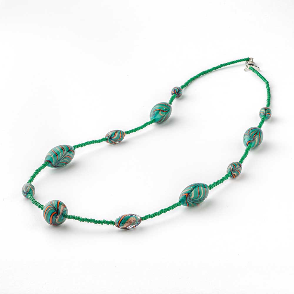 Ercole-Moretti-Venetian-Decollete-collection-collana-in-perle-in-vetro-di-Murano-pearl-glass-necklace-Belle-Plume-202420_70_3_1.jpg Belle Plume green Murano glass necklace 70 cm - Image 1
