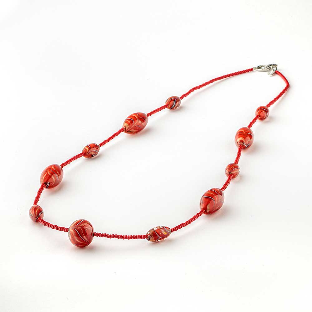 Ercole-Moretti-Venetian-Decollete-collection-collana-in-perle-in-vetro-di-Murano-pearl-glass-necklace-Belle-Plume-202420_70_4_1.jpg Belle Plume red Murano glass necklace 70 cm - Image 1