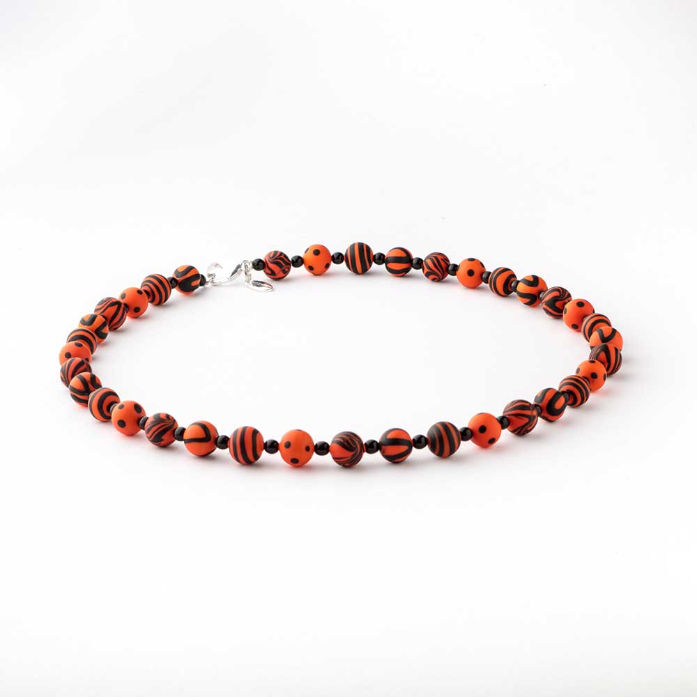 Ercole-Moretti-Venetian-Decollete-collection-collana-in-perle-in-vetro-di-Murano-pearl-glass-necklace-Grooves-202430_50_AR_1.jpg Collana Grooves arancione 50 cm - immagine 1