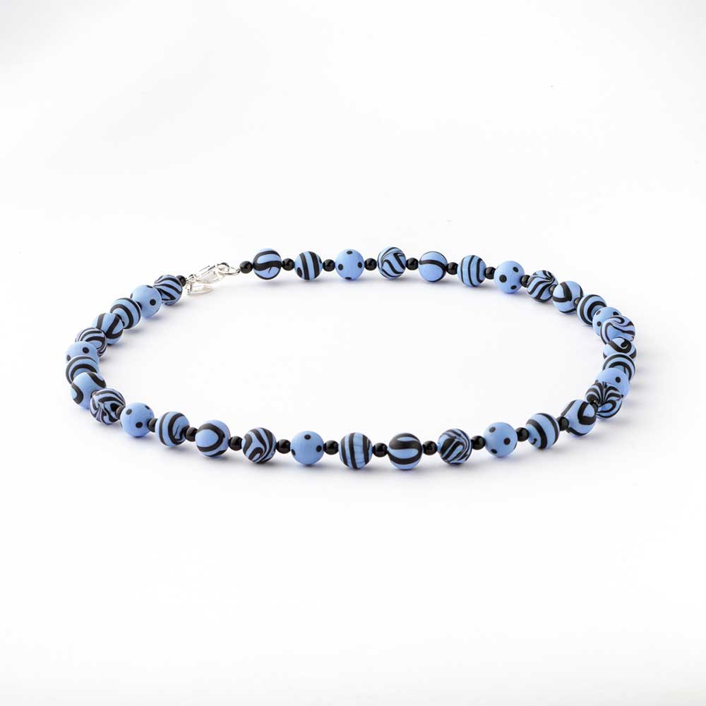 Ercole-Moretti-Venetian-Decollete-collection-collana-in-perle-in-vetro-di-Murano-pearl-glass-necklace-Grooves-202430_50_PE_1.jpg Grooves blue Murano glass necklace 50 cm - Image 1
