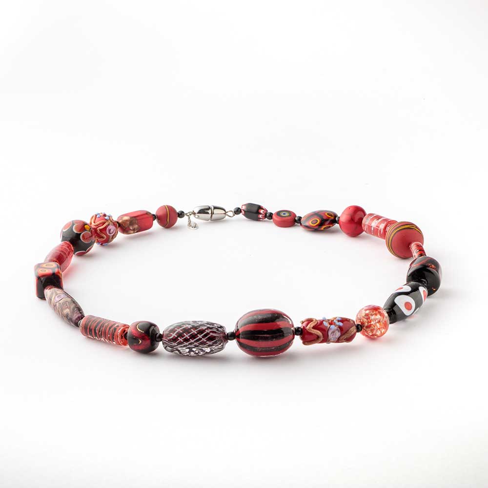 Ercole-Moretti-Venetian-Decollete-collection-collana-in-perle-in-vetro-di-Murano-pearl-glass-necklace-Melting-Pot-202120_56_R_1.jpg Red Melting Pot Murano glass necklace 56 cm - Image 1