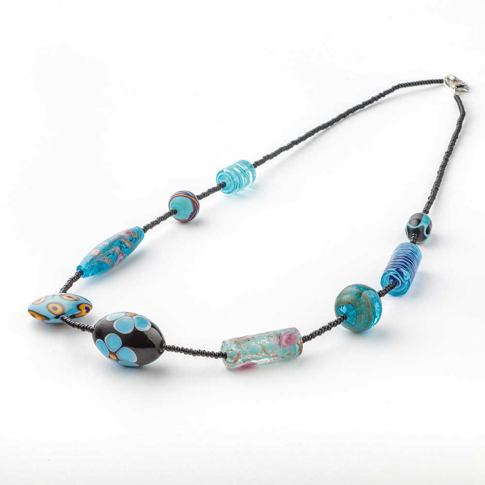 Ercole-Moretti-Venetian-Decollete-collection-collana-in-perle-in-vetro-di-Murano-pearl-glass-necklace-Ninth-Heaven-202229_70_A_1.jpg Collana 9th Heaven azzurra 70 cm - immagine 1